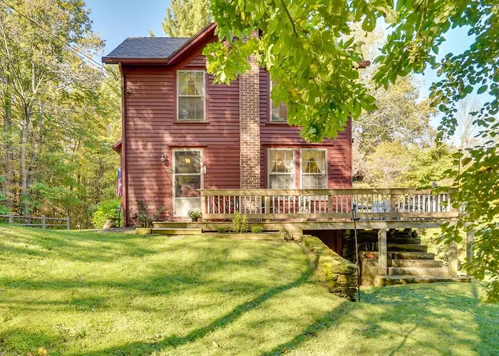 Tranquil 3 Bedroom Stockbridge House W/ Private Deck!