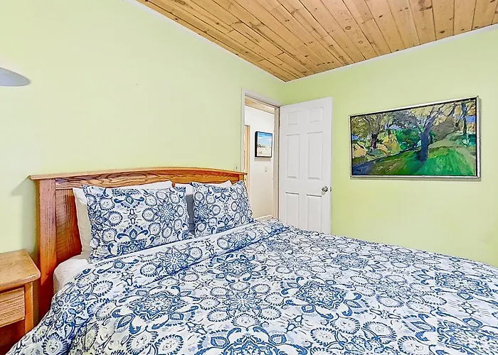 Fort Bragg Cottage - Walk To The Beach & Bluffs