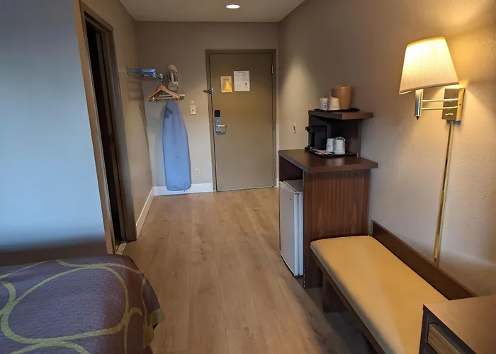 Super 8 By Wyndham Niagara Falls