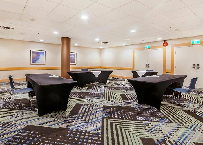 Holiday Inn Express & Suites Langley By Ihg