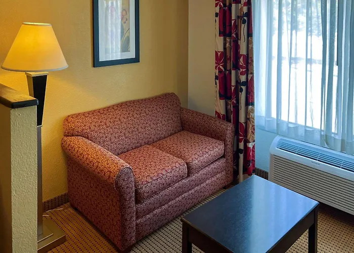 Quality Inn & Suites Farmington