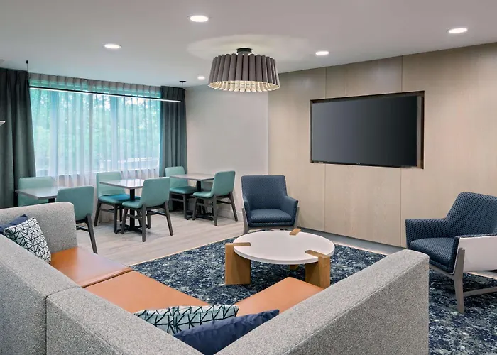 Hampton Inn Hartford Airport