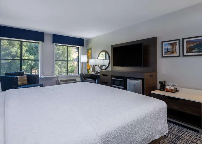 Hampton Inn & Suites Agoura Hills