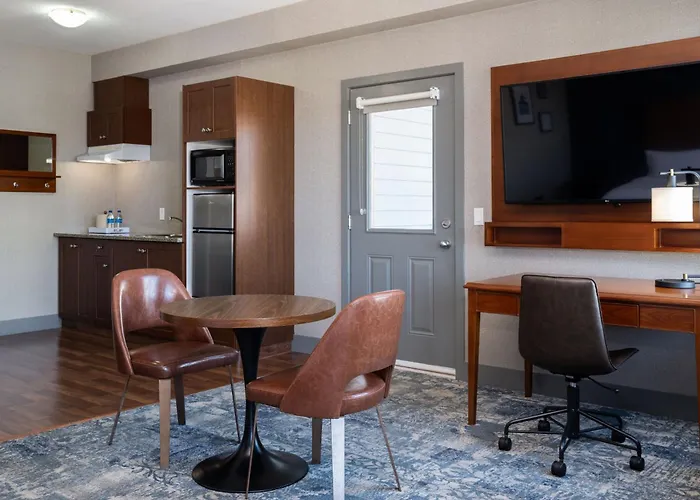 Four Points By Sheraton Victoria Gateway