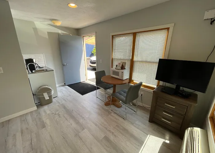 Lake Bluff Inn And Suites