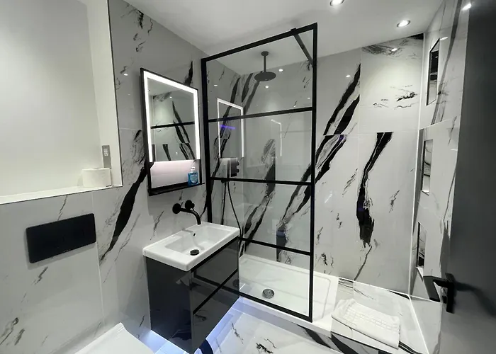 Modern And Stylish Penthouse Apartment Next To Maidenhead Golf Course