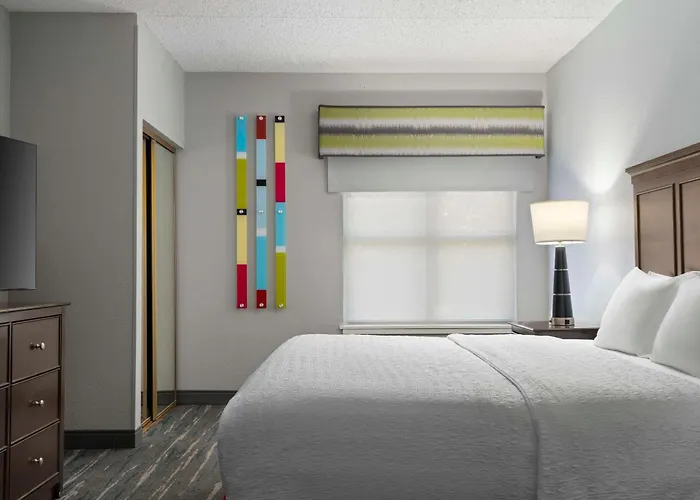 Hampton Inn & Suites Newport News-Airport - Oyster Point Area