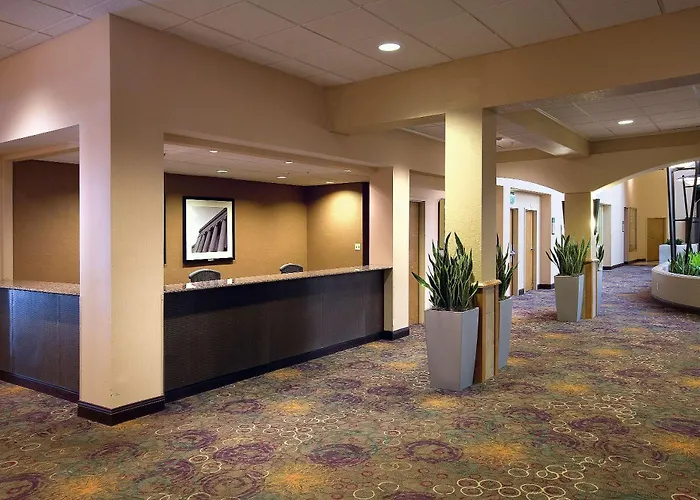 Embassy Suites By Hilton Kansas City International Airport