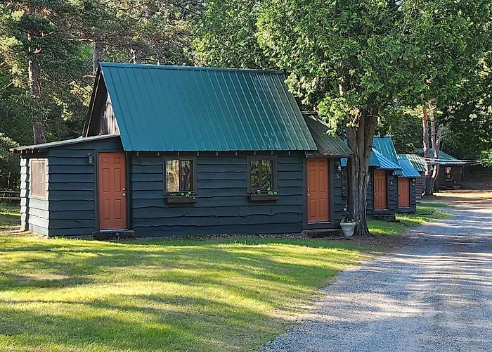 Moreno'S Adirondack Cabins