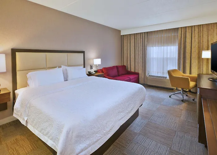 Hampton Inn & Suites Providence-Warwick Airport