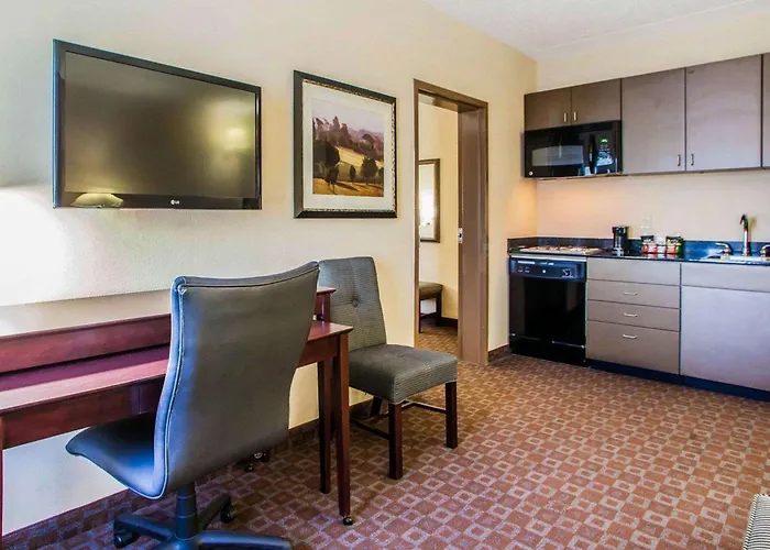 Quality Inn & Suites Peoria North