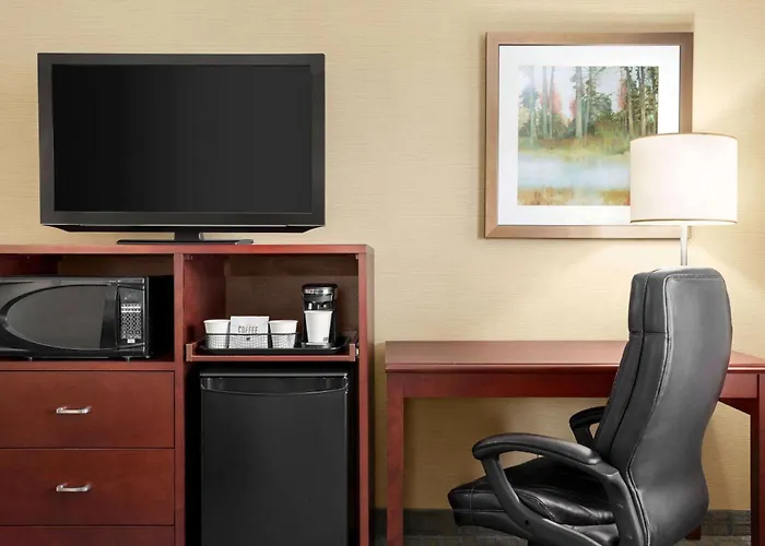 Travelodge By Wyndham Oshawa Whitby