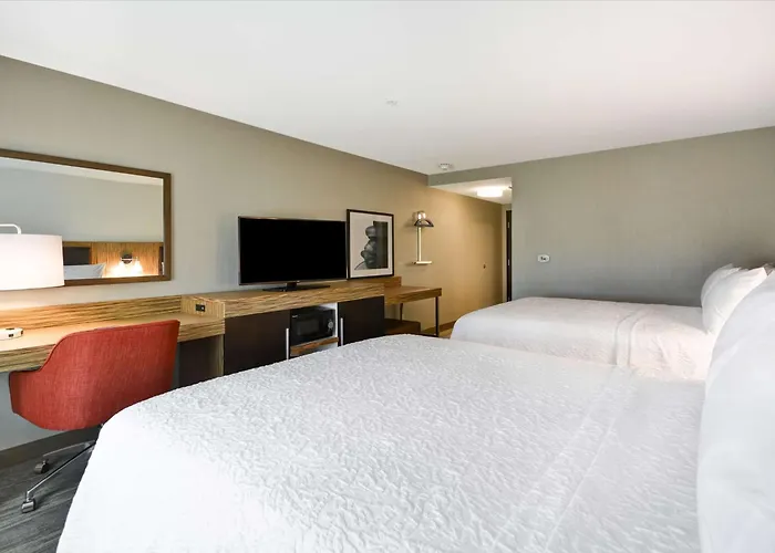Hampton Inn & Suites Detroit/Warren