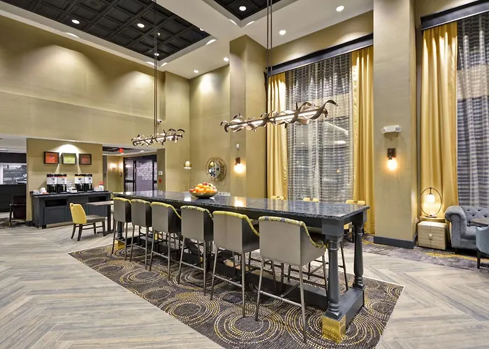 Hampton Inn & Suites Detroit/Warren