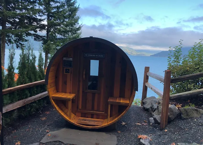 The Lodge On Harrison Lake