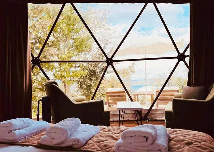 Phalesia Glamping Otel