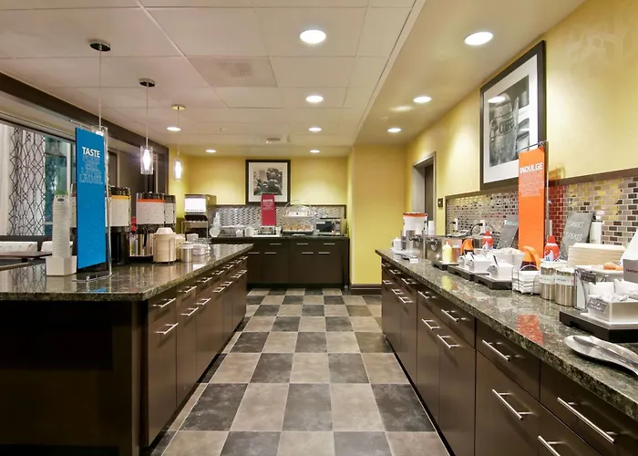 Hampton Inn & Suites Bellevue Downtown/Seattle