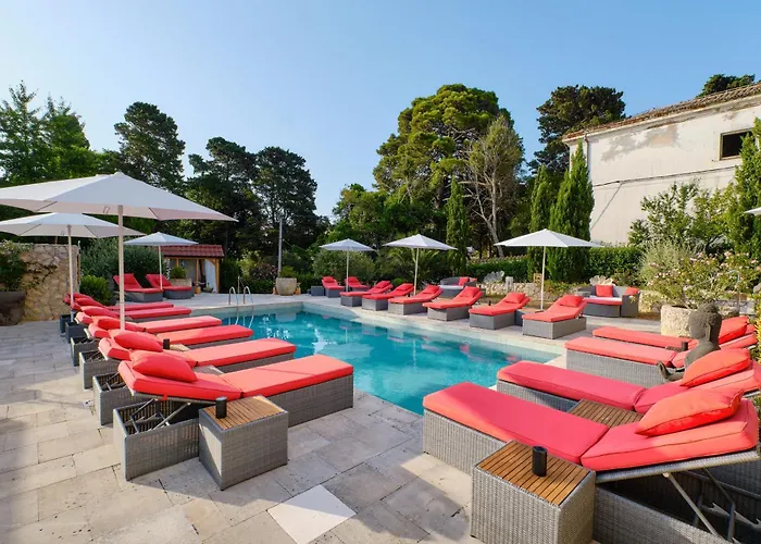 Dolphin Suites