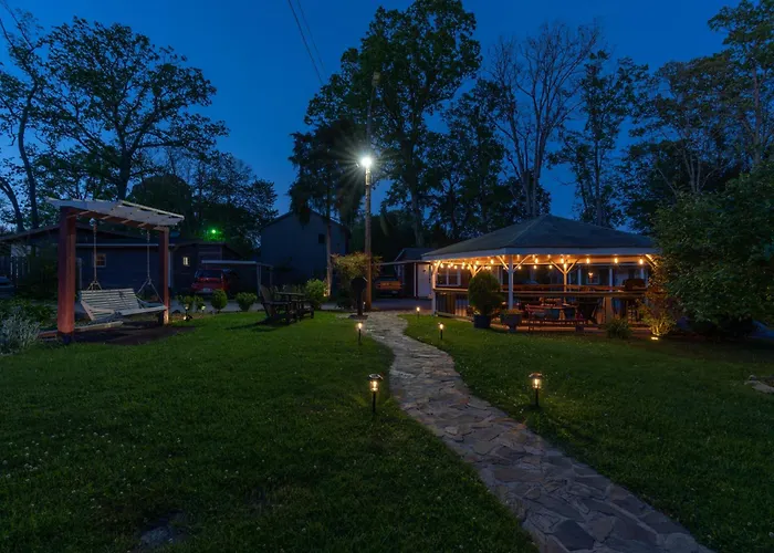 Cedarwood Inn