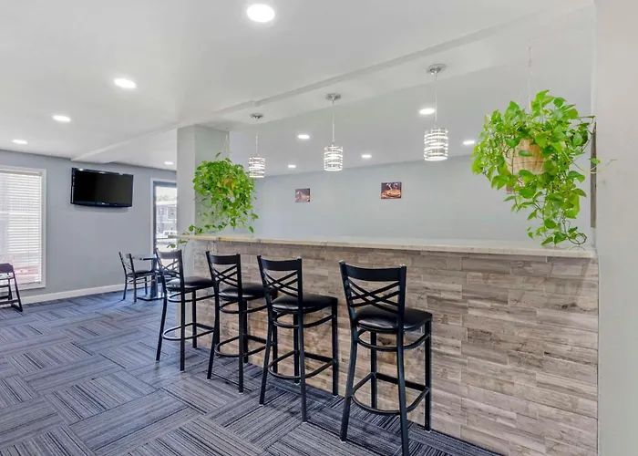 Suburban Studios Verona - Staunton North