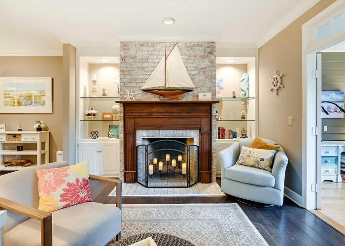 Charming Cottage Near Golf Courses & Marsh Walk!