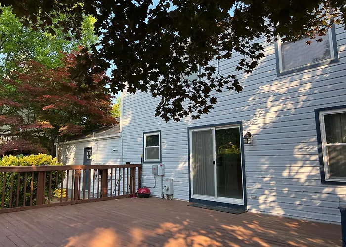 Upgraded, Beautiful 4 Bd Colonial In Silver Spring