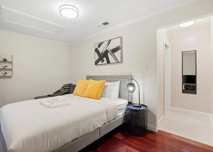 Lovely Relaxing Private Studio Near Westlake