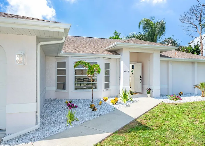 Beautiful Spacious Home! Close To Beaches - Heated Private Pool