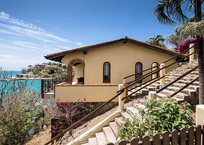 Secret Harbour Boutique Hotel And Marina