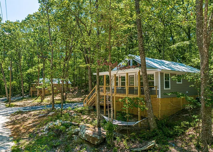 The Otter Box Cabin - 92 Acres Beside Desoto State Park