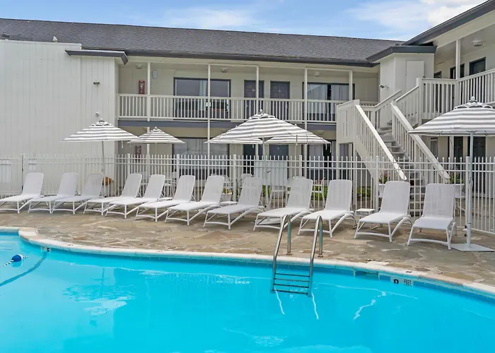 A Wave Inn - Montauk