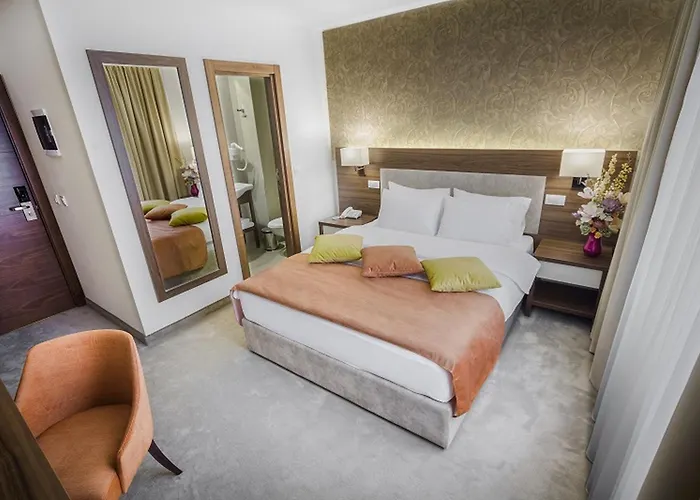 Flok Old Town - Hotel Marshal