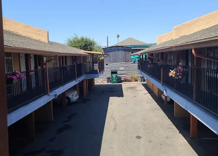 Nights Inn Motel