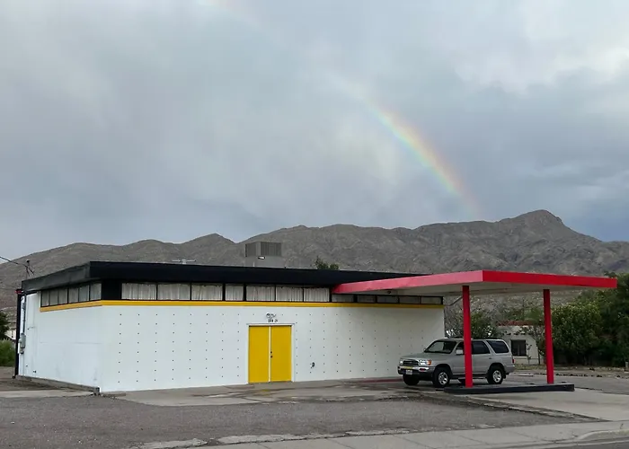 Space Castle: A 1950S Gas Station Transformed Into An Art Themed Wonderland