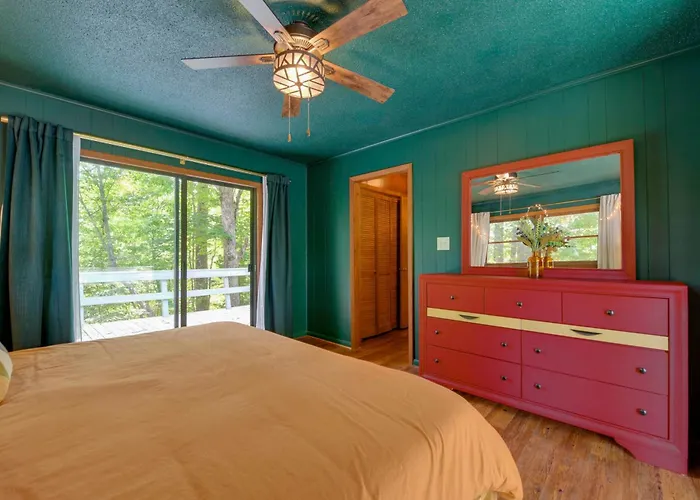 Pet-Friendly Cabin - 1 Mi From Fontana Lake!