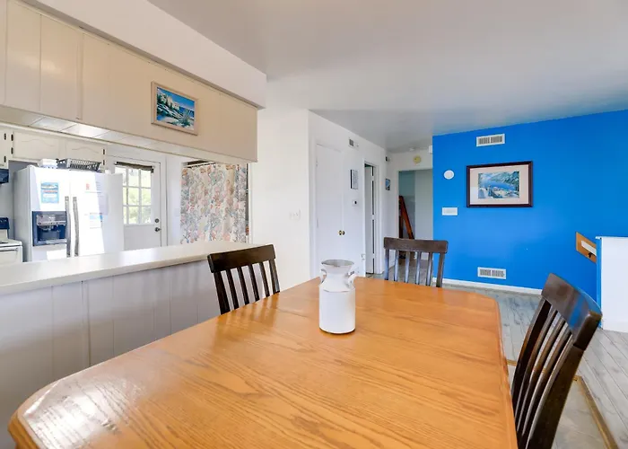 'West Of The Moon' Ocean Apt W/ Beach Access!
