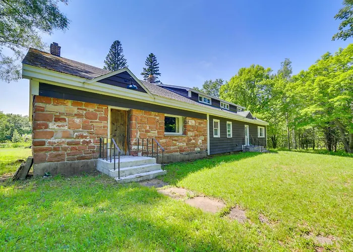 1 Mi To Lake Superior: Cottage W/ Sauna & Rec Room