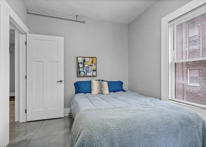 Navarre Apartments