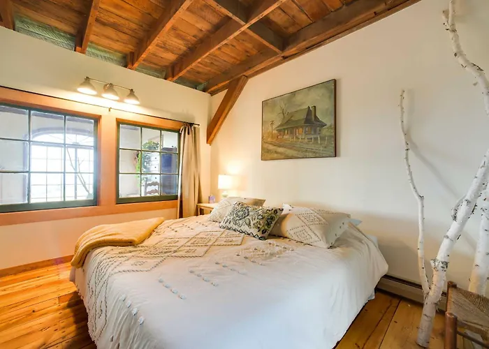 Breathtaking Mtn Views: Stylish Rustic Retreat!
