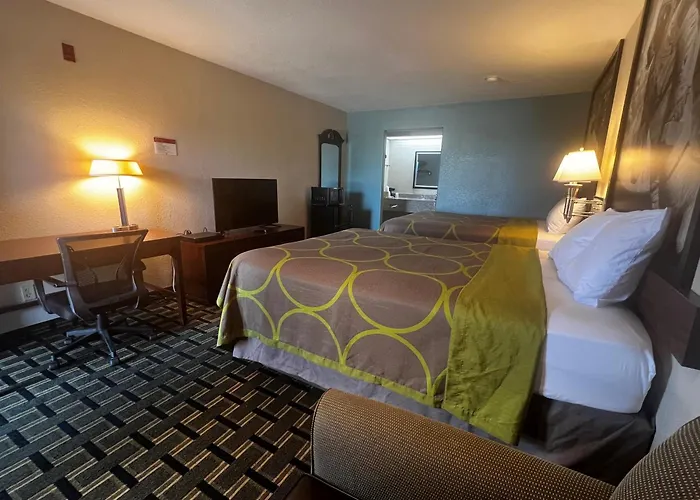 Super 8 By Wyndham Baytown I-10