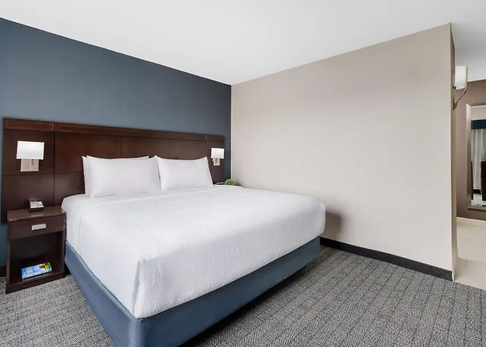 Courtyard By Marriott Manchester-Boston Regional Airport