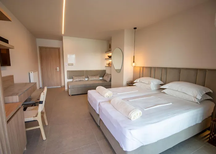 Paralimnio Suites