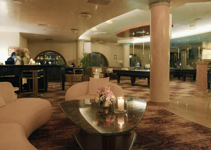 Admiral Hotel