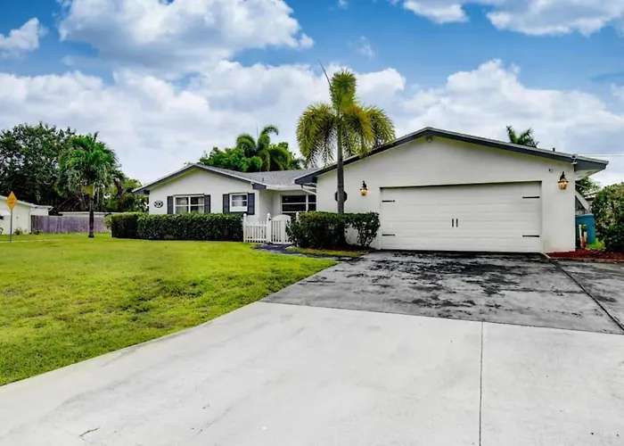 Boynton 3 2 Pool House