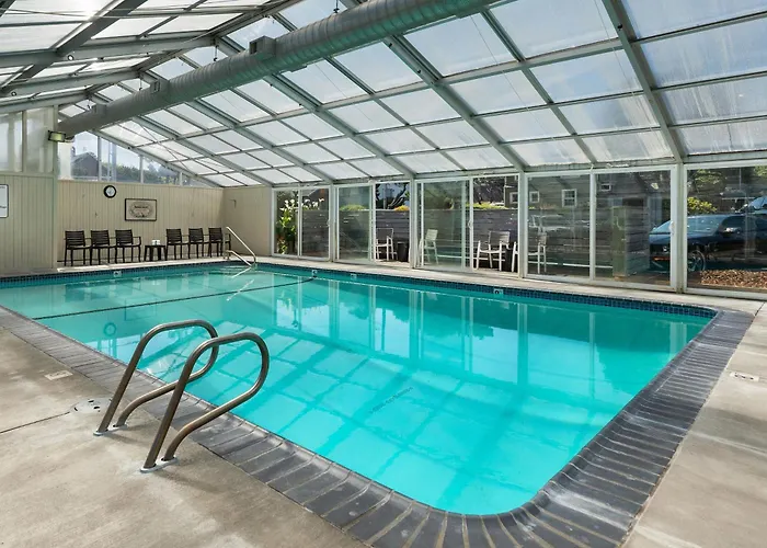 Pelican Shores Inn