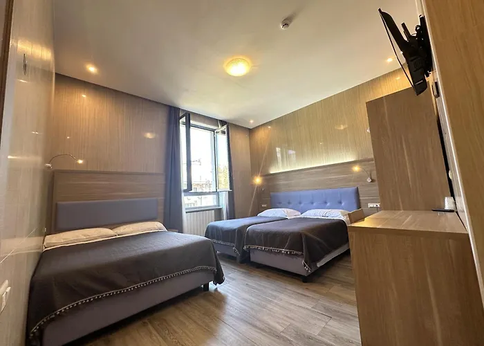 Hotel Midway
