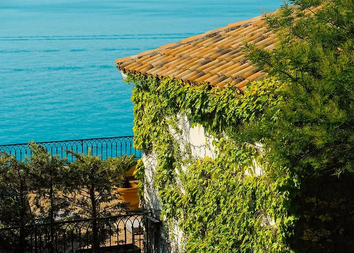 Hotel La Perouse Nice Baie Des Anges