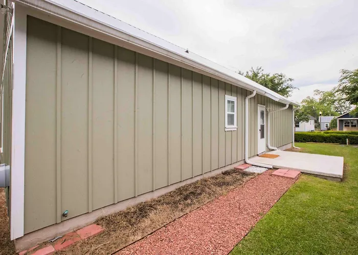 Chic Thomasville Home: Walk To Downtown!