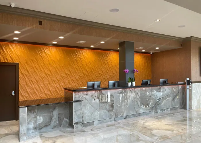Grand Laurel Hotel