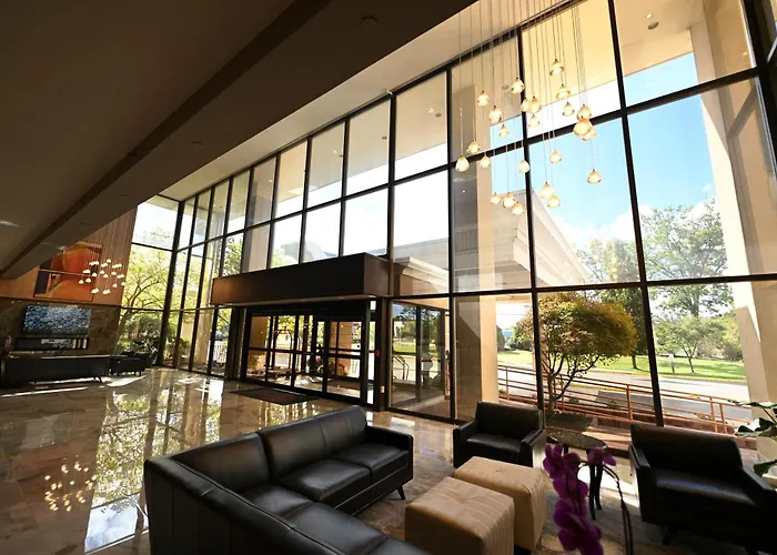 Grand Laurel Hotel